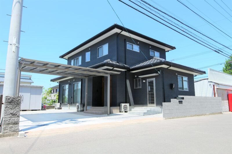 モノトーン調でまとめたシンプルエクステリア　愛媛県 新居浜市 外構工事